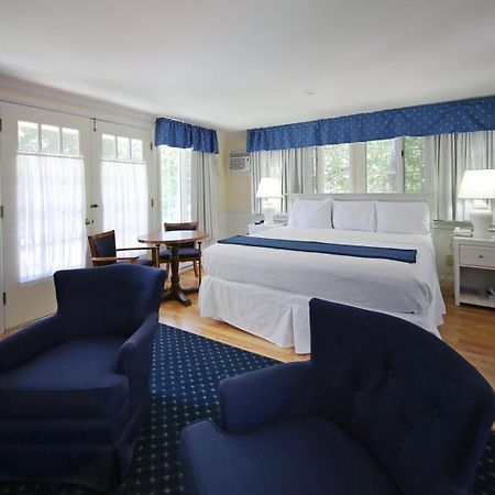 Colonial Inn Harbor Springs Room photo