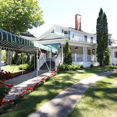 Colonial Inn Harbor Springs Exterior photo