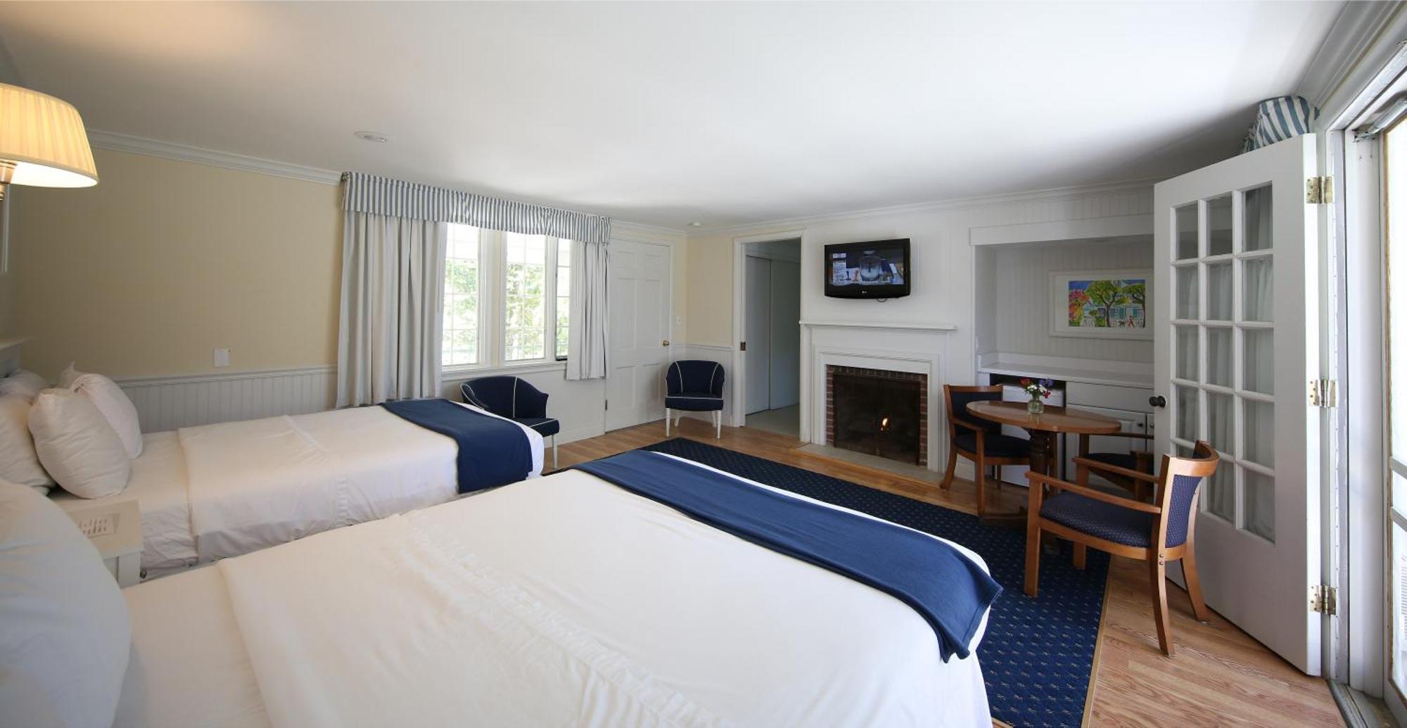 Colonial Inn Harbor Springs Room photo