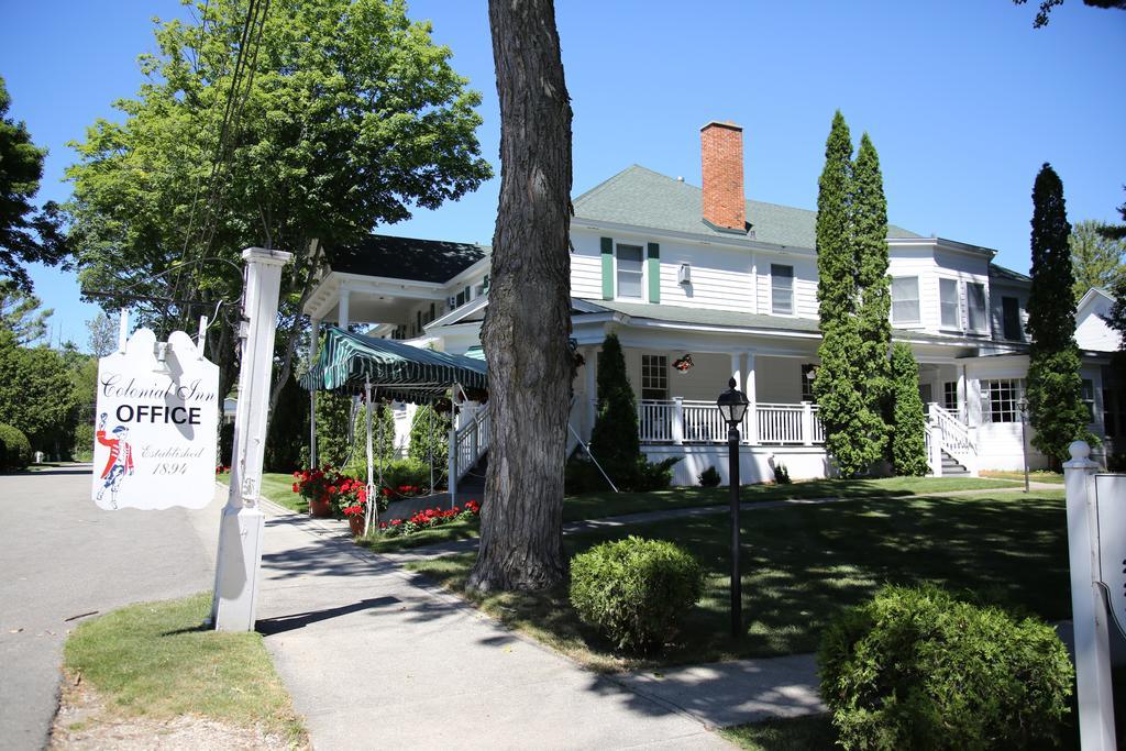 Colonial Inn Harbor Springs Exterior photo