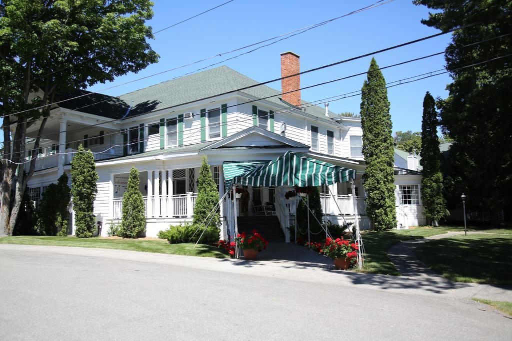 Colonial Inn Harbor Springs Exterior photo